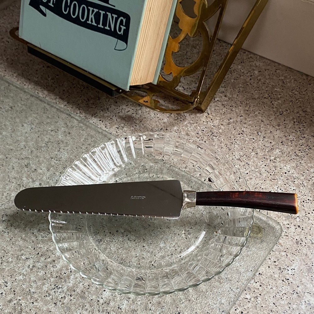 Vintage Amway Stainless Dessert Server/Knife w/Faux Wood/Bakelite Handle.